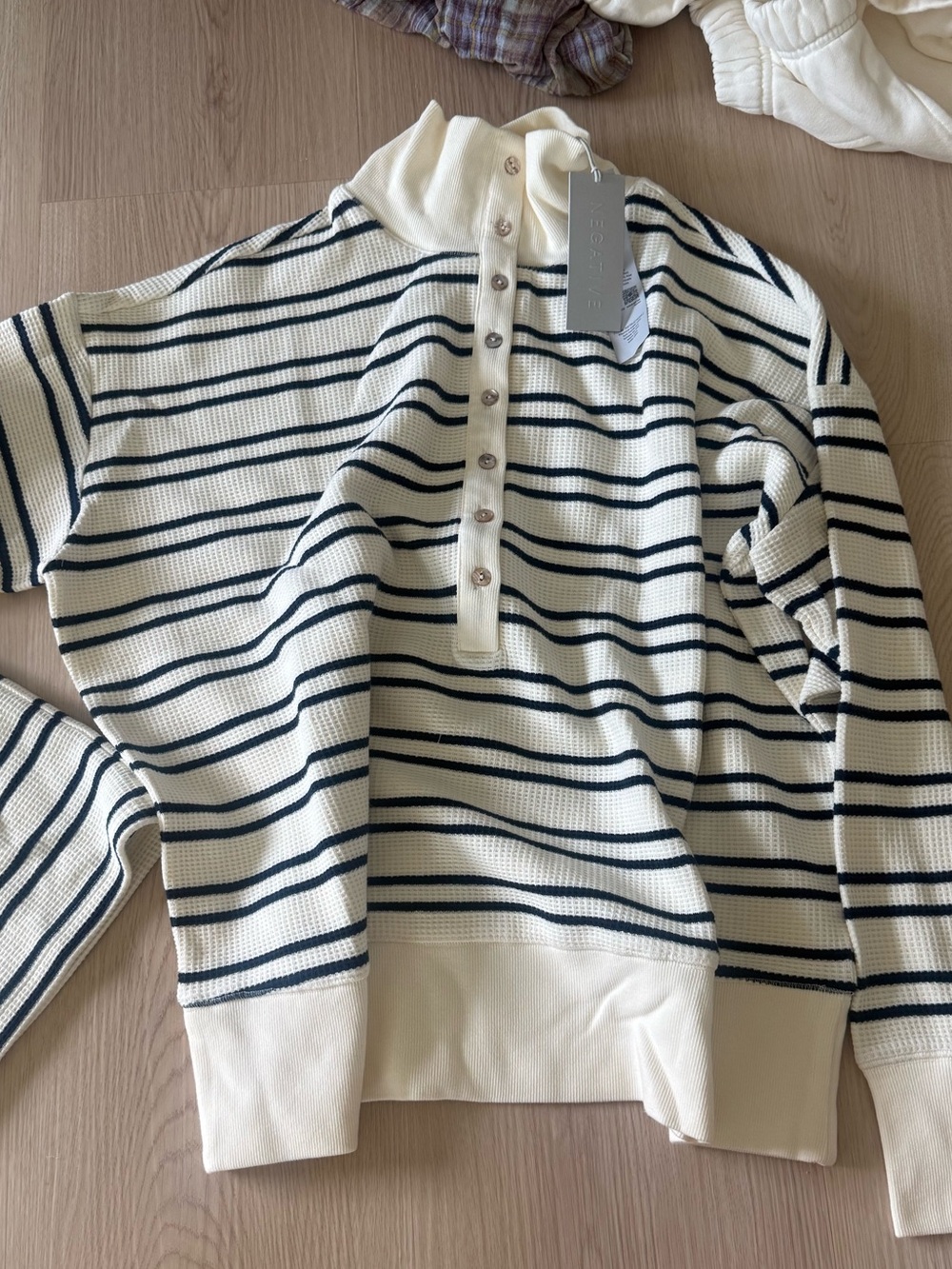 Negative waffle knit pull over - Picture 2 of 3